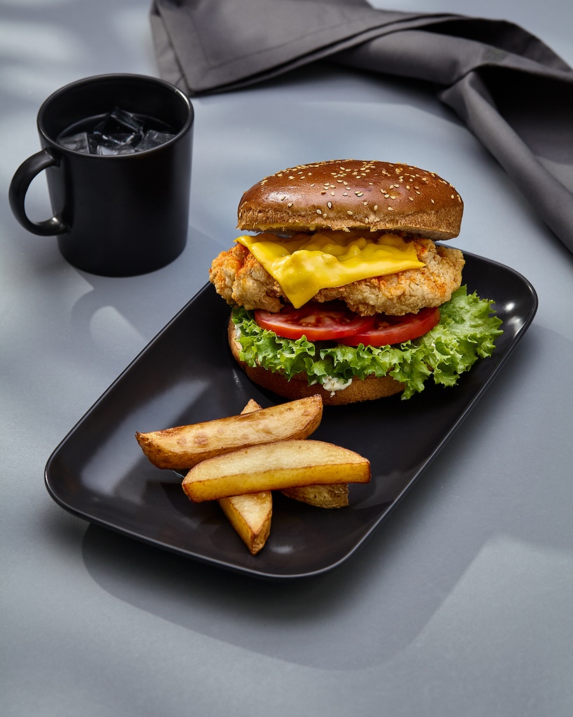 Schnitzel burger (برگر شنیسل)
