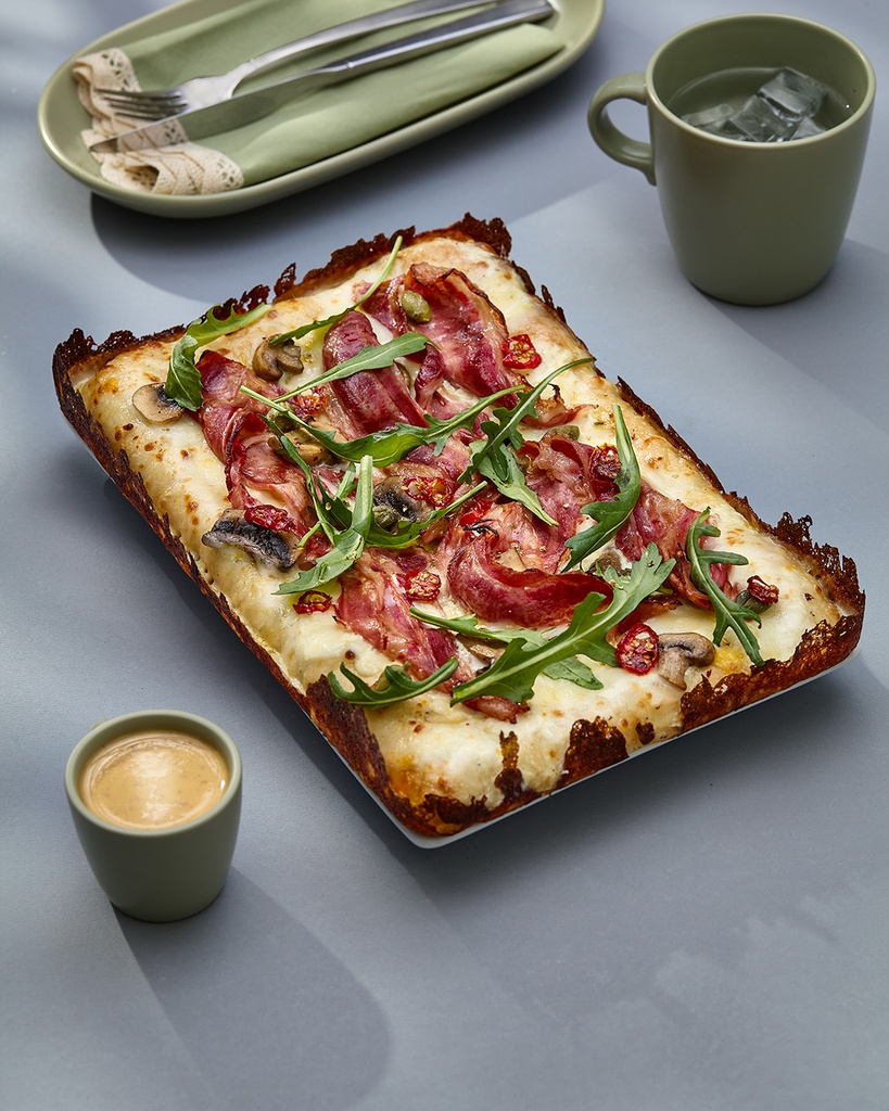 Bacon pizza carbonara (پیتزا بیکن)